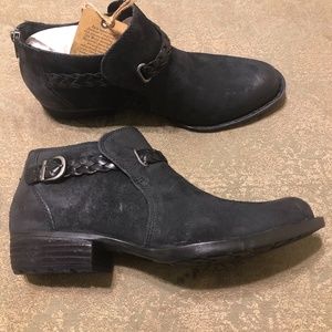 Born Sylvia Ankle Booties